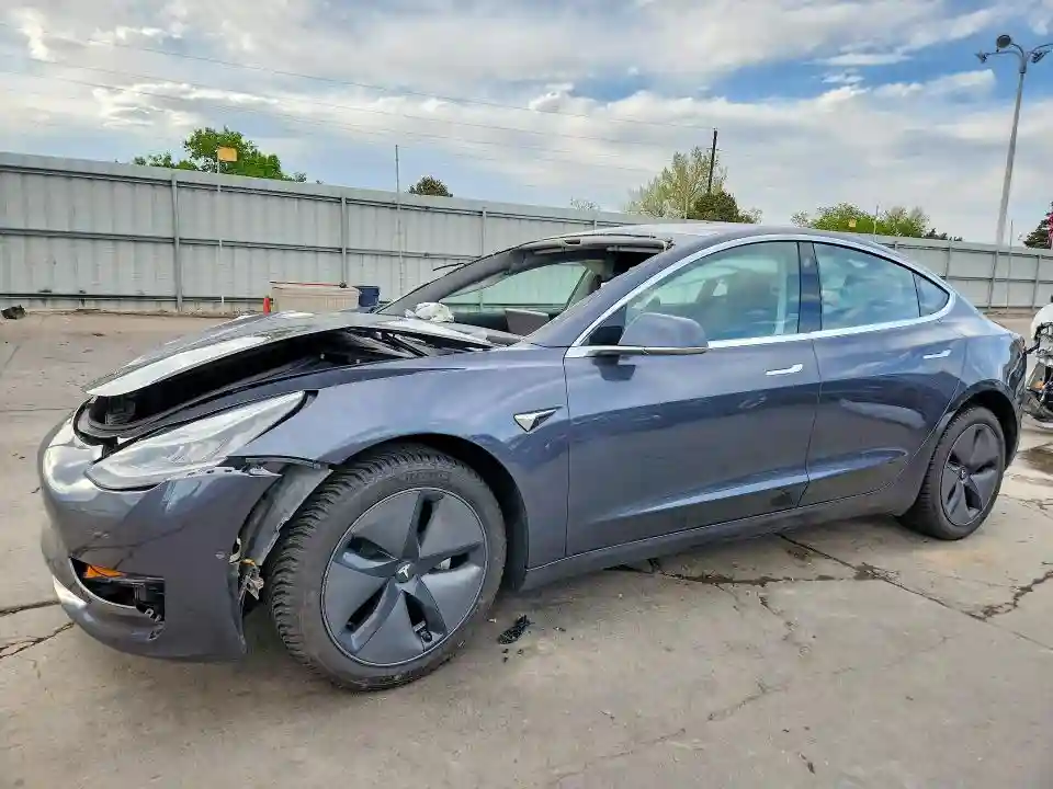 5YJ3E1EA8JF051769 2018 TESLA MODEL 3-0