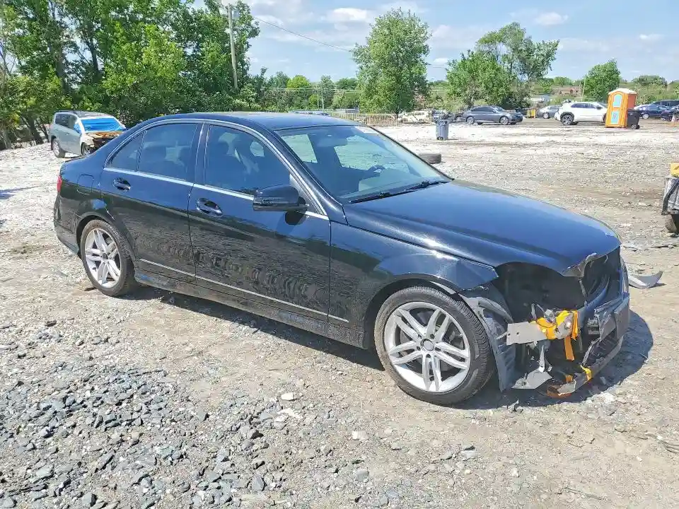 WDDGF8AB3DG132989 2013 MERCEDES-BENZ C 300 4MAT-3