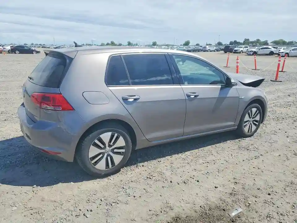 WVWKP7AU9GW914768 2016 VOLKSWAGEN GOLF-2