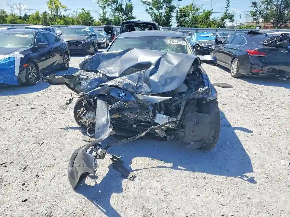 WBA8E1G3XHNU18166 2017 BMW 3 SERIES-4