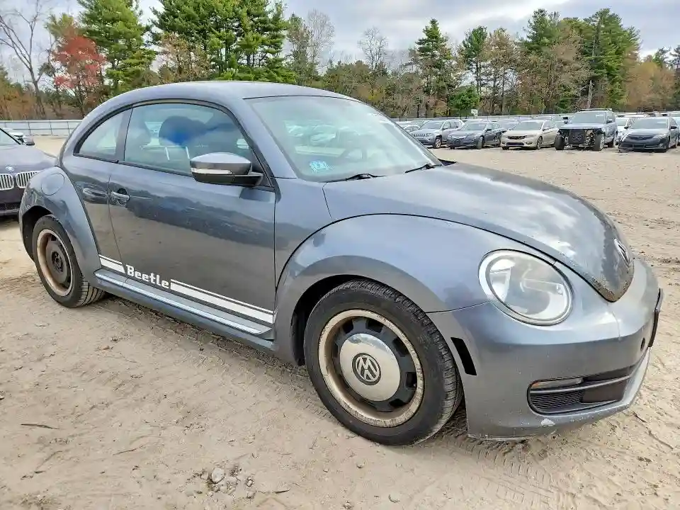 3VWHP7AT5CM622155 2012 VOLKSWAGEN BEETLE-3