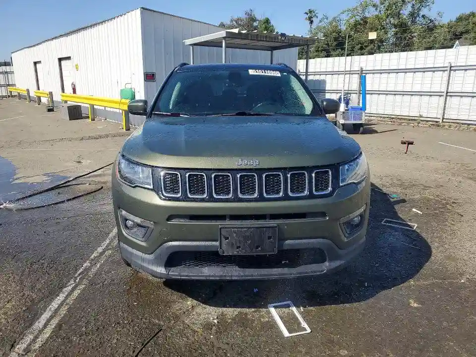 3C4NJCBB8JT204729 2018 JEEP COMPASS-4