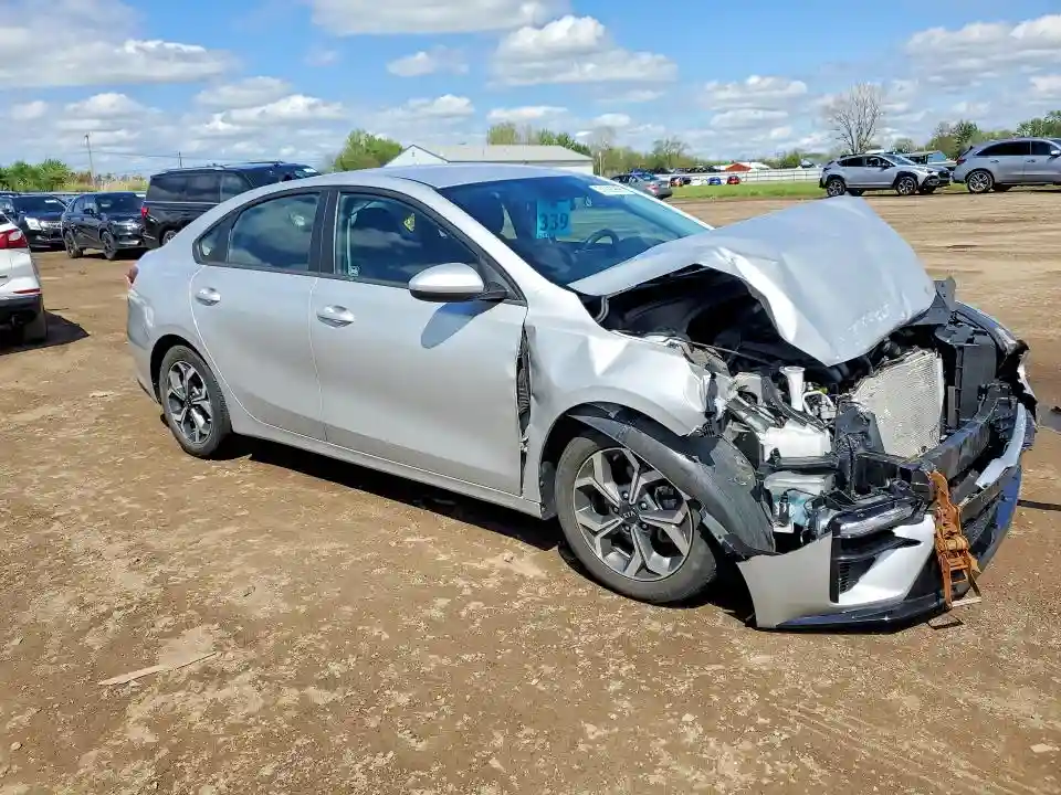 3KPF24AD8ME391120 2021 KIA FORTE-3