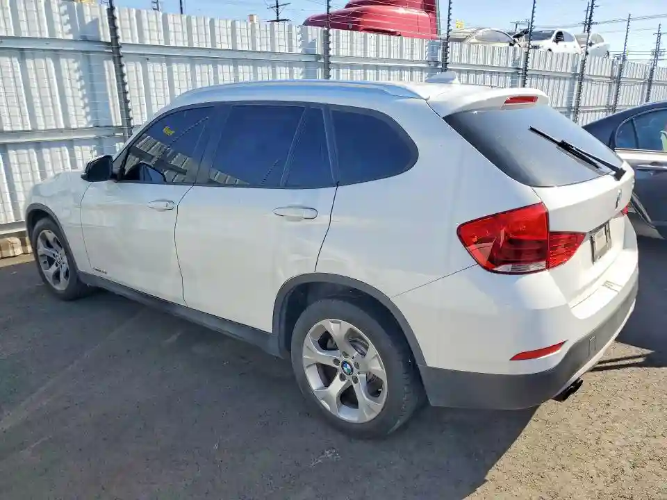 WBAVM1C54FVW56833 2015 BMW X1-1