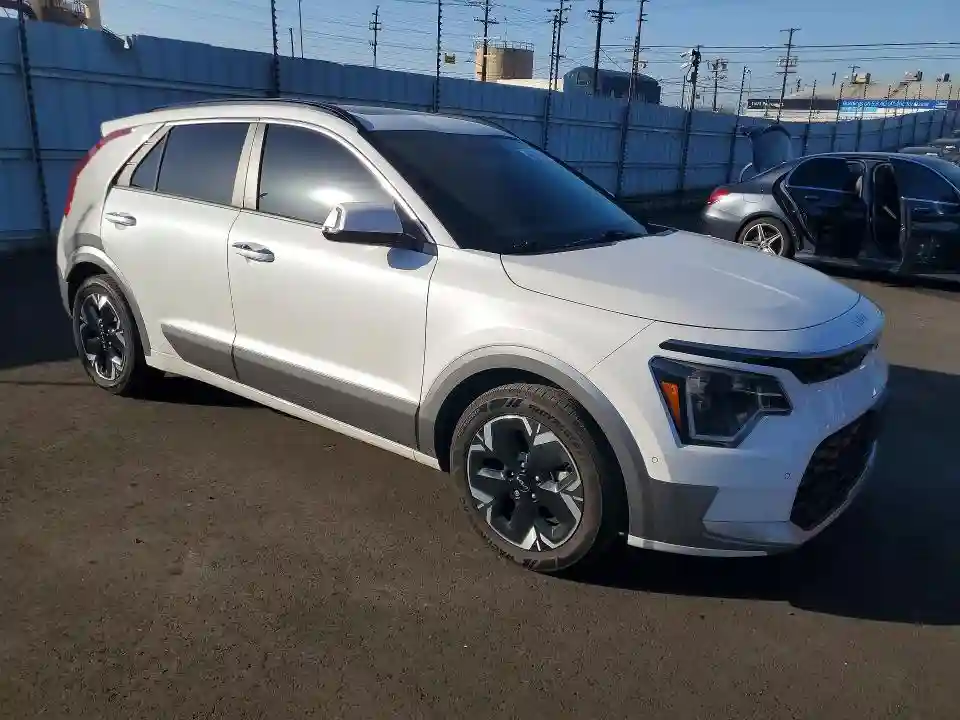 KNDCT3L16P5015447 2023 KIA-3