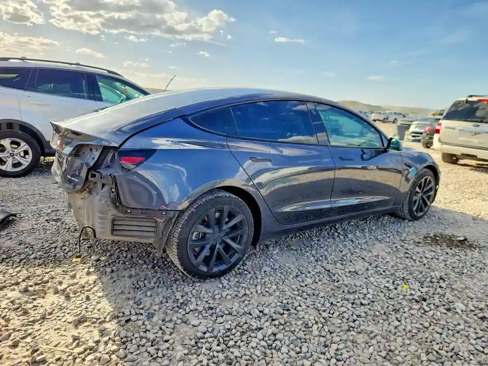 5YJ3E1EB6NF186425 2022 TESLA MODEL 3-2