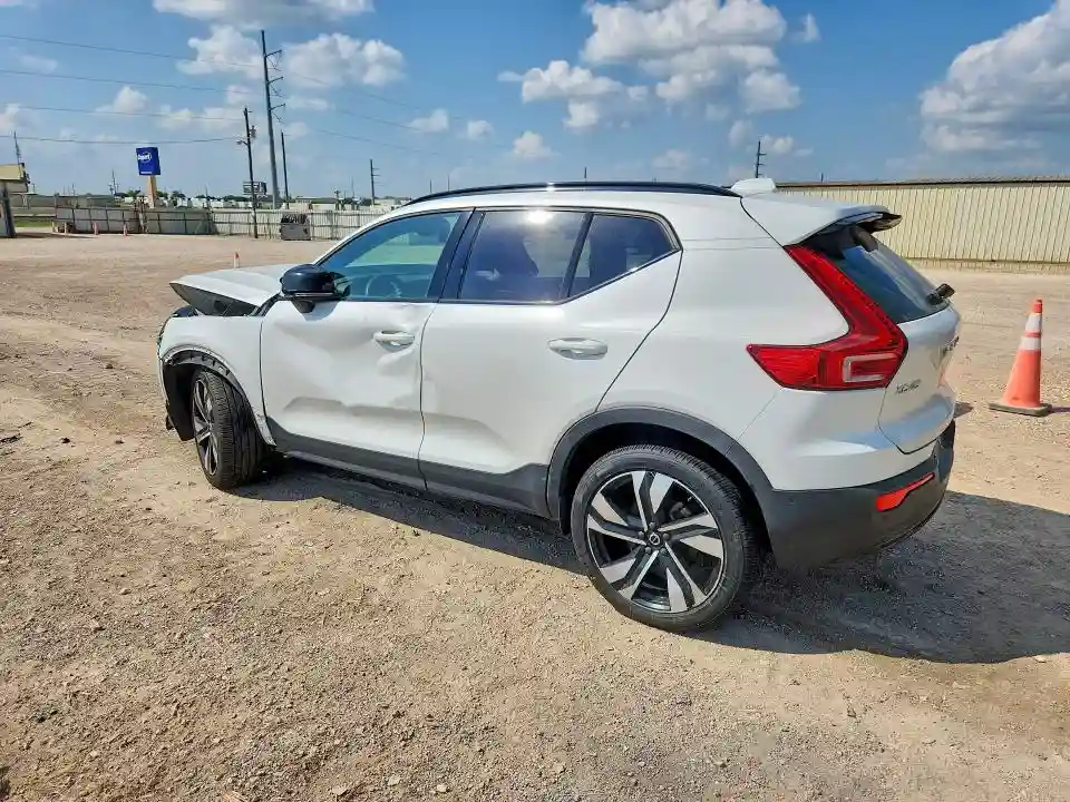 YV4L12UX2P2977293 2023 VOLVO XC40-1