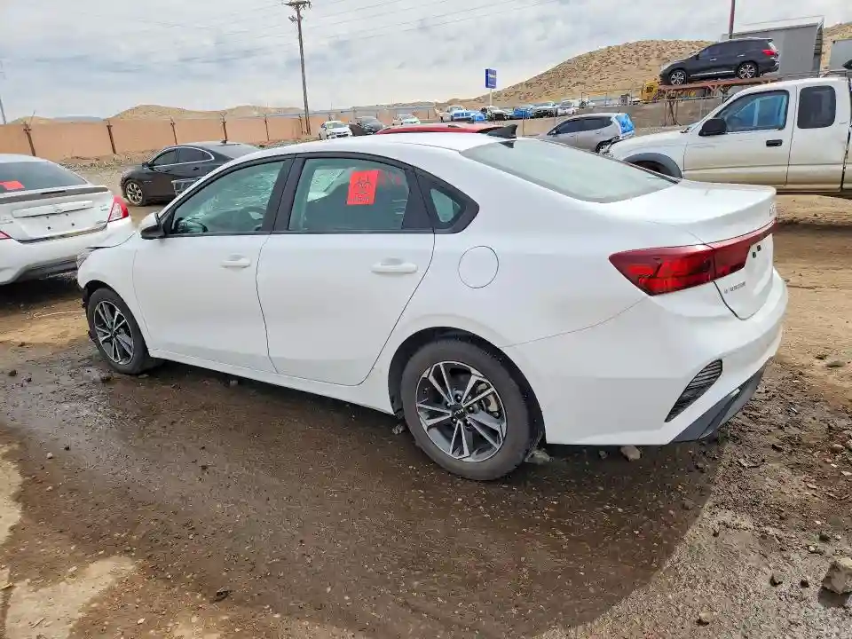 3KPF24AD7NE425369 2022 KIA FORTE-1