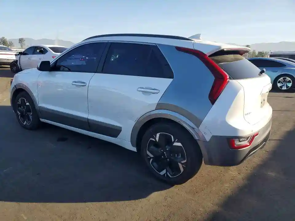 KNDCT3L16P5015447 2023 KIA-1