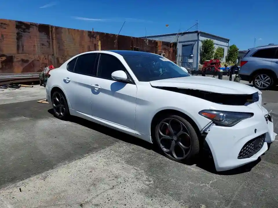 ZARFAECN6H7552025 2017 ALFA ROMEO GIULIA-3