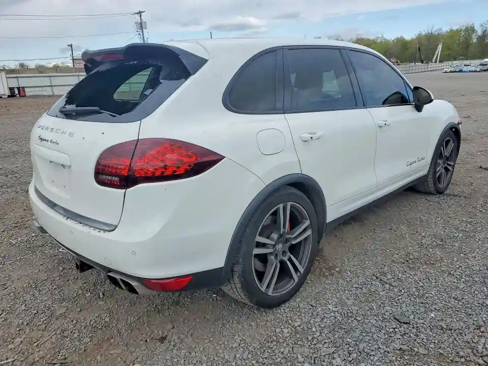 WP1AC2A25CLA84695 2012 PORSCHE CAYENNE-2