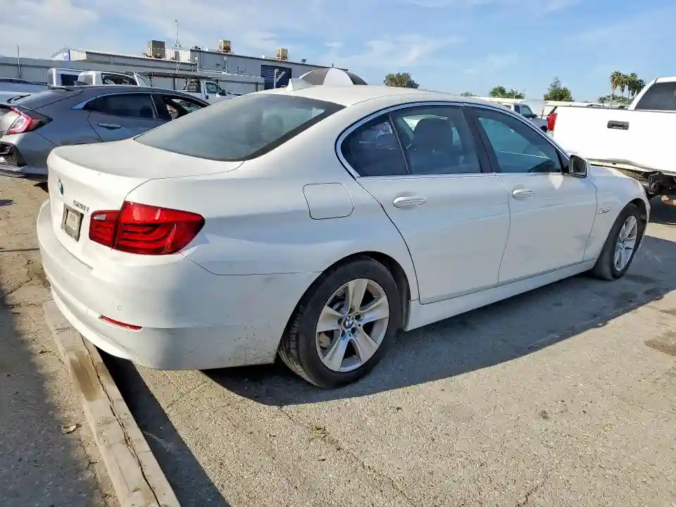 WBAXG5C51DD231967 2013 BMW 5 SERIES-2