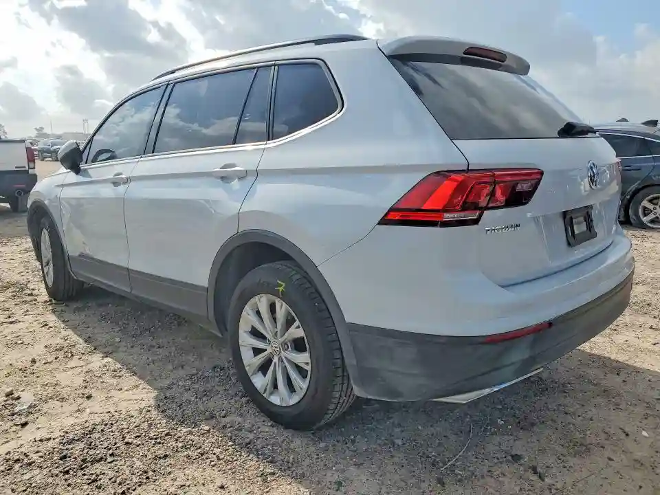 3VV0B7AX8JM104105 2018 VOLKSWAGEN TIGUAN-1