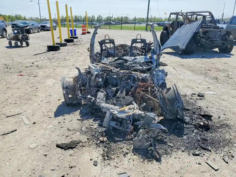 5YJSA1E69PF525045 2023 TESLA MODEL S-4