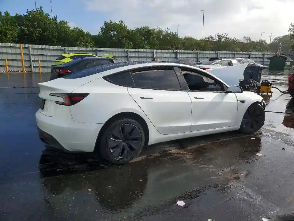 5YJ3E1EA5SF027799 2025 TESLA MODEL 3-2