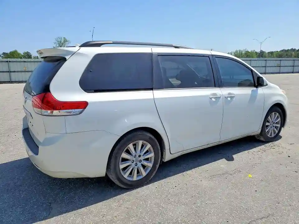 5TDDK3DC8DS052951 2013 TOYOTA SIENNA-2