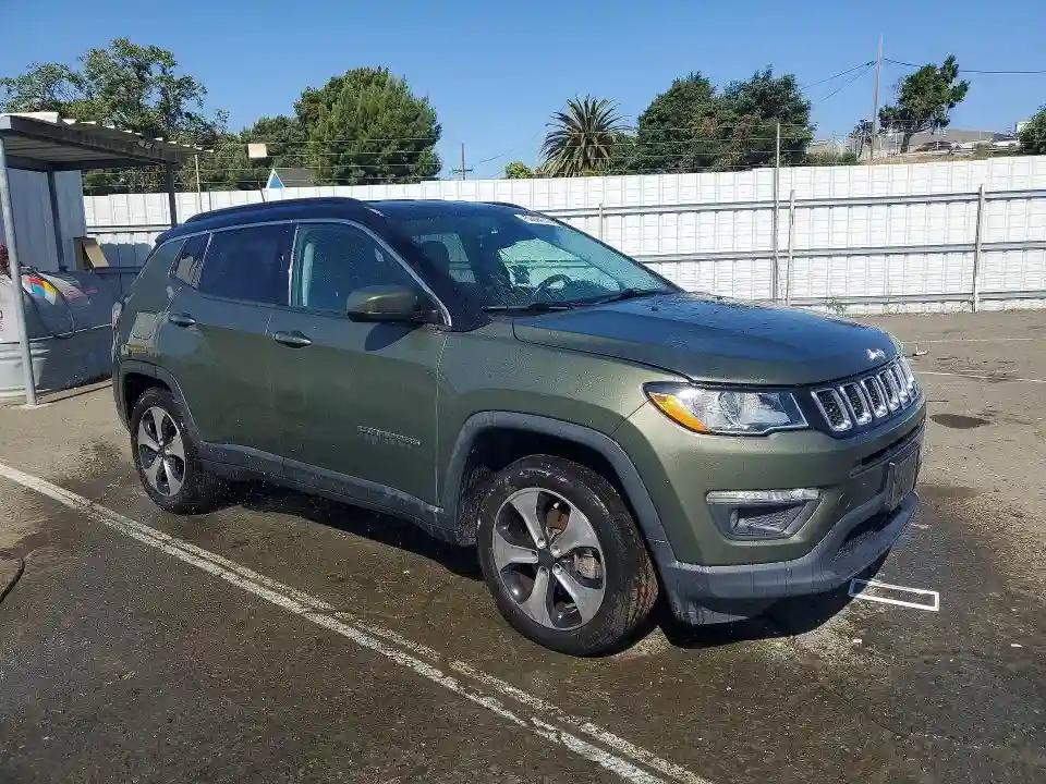 3C4NJCBB8JT204729 2018 JEEP COMPASS-3