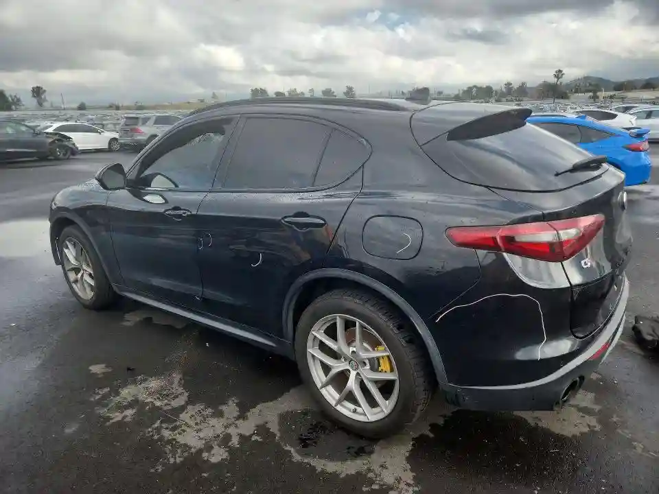 ZASFAKNN6J7B92273 2018 ALFA ROMEO STELVIO-1