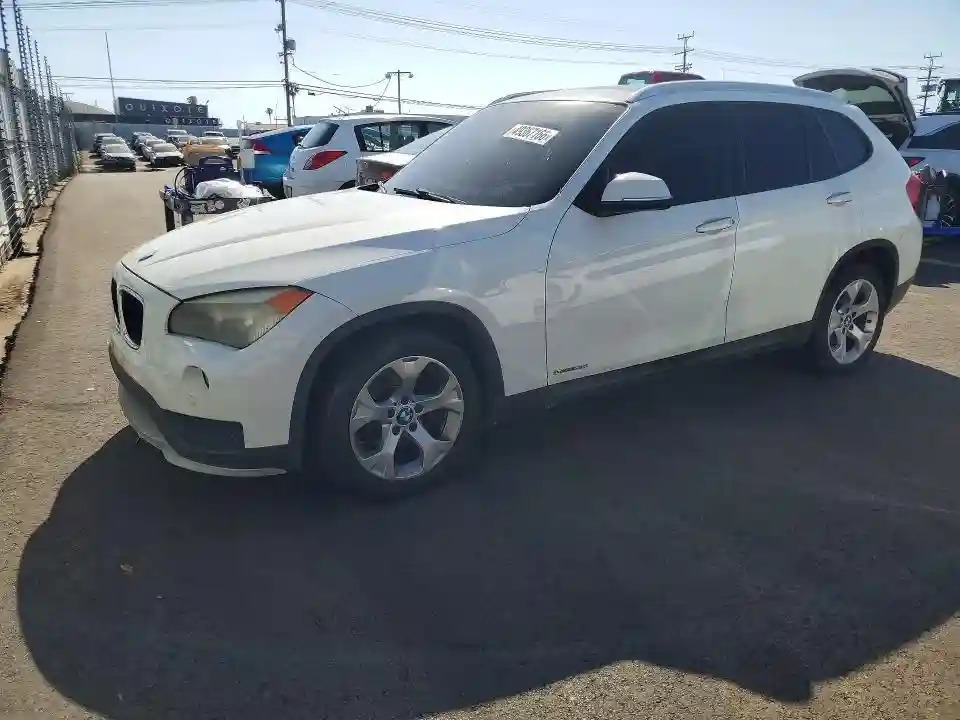 WBAVM1C54FVW56833 2015 BMW X1-0