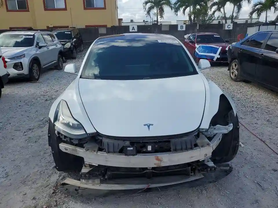 5YJ3E1EA5JF023380 2018 TESLA MODEL 3-4