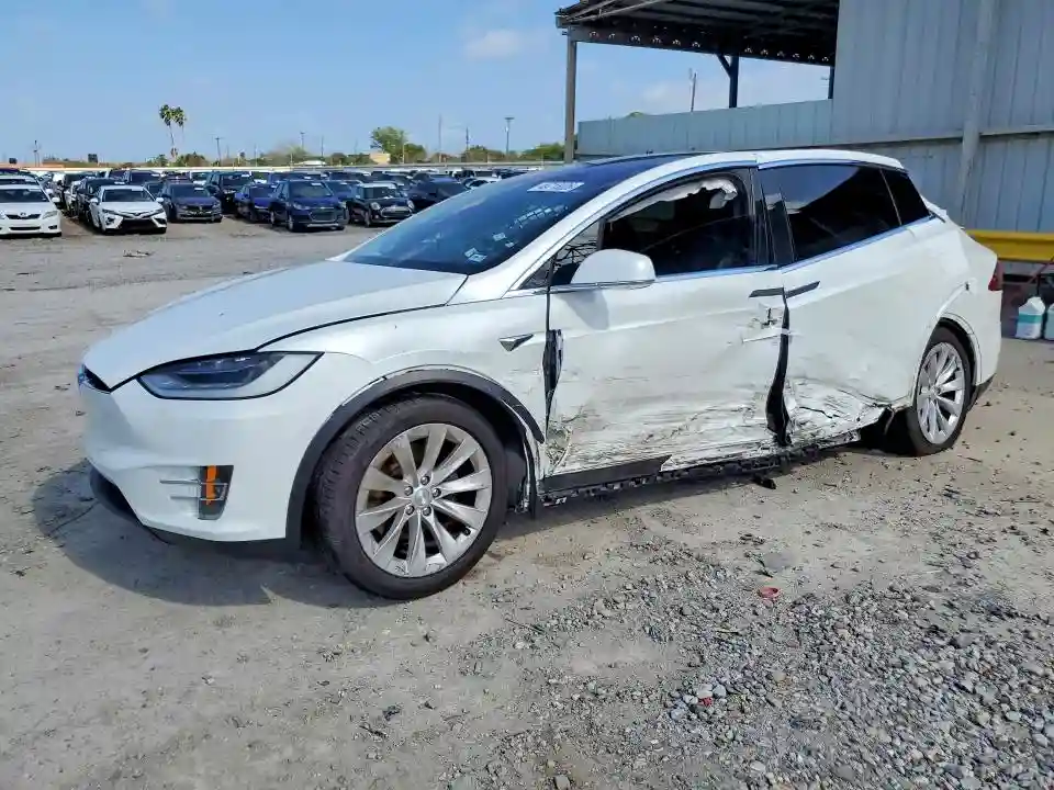 5YJXCBE22LF237588 2020 TESLA MODEL X-0