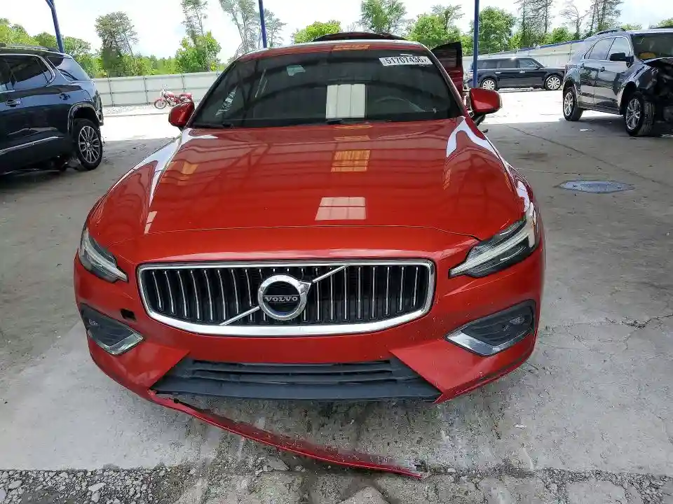 7JRA22TL1KG014565 2019 VOLVO S60-4