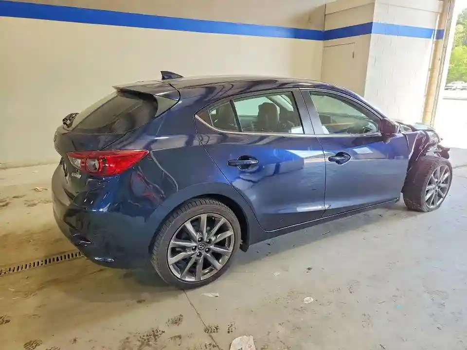 3MZBN1L33JM230780 2018 MAZDA 3-2