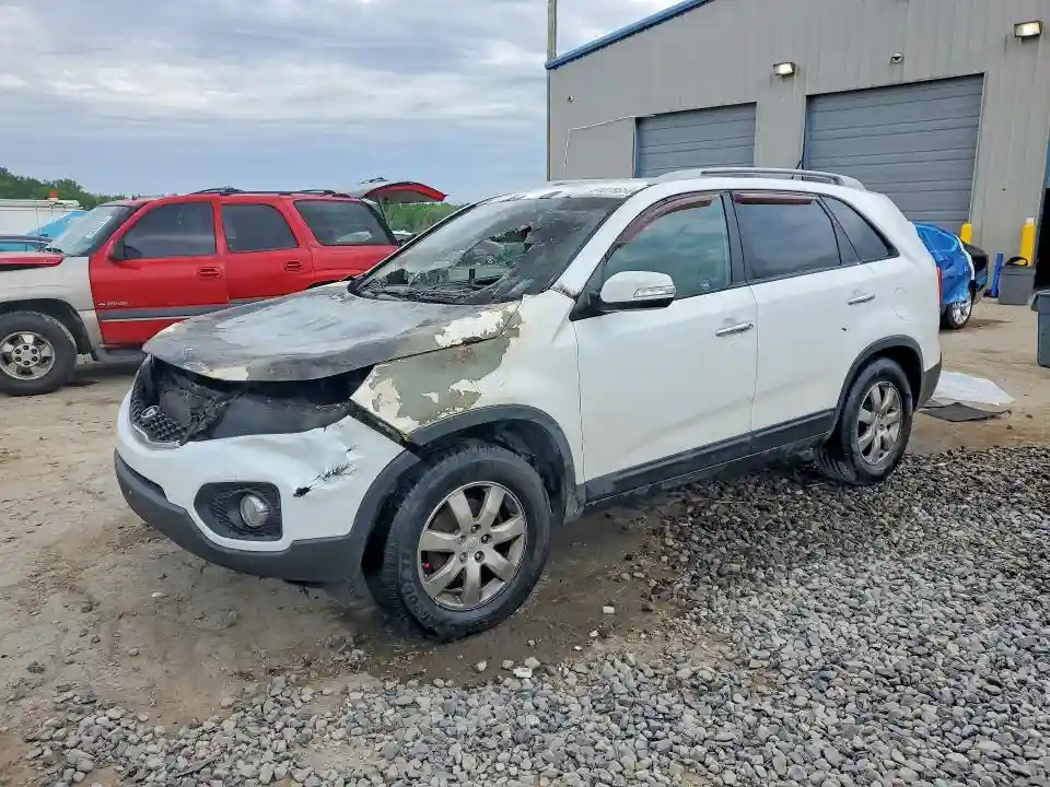 5XYKT3A11BG164203 2011 KIA SORENTO-0