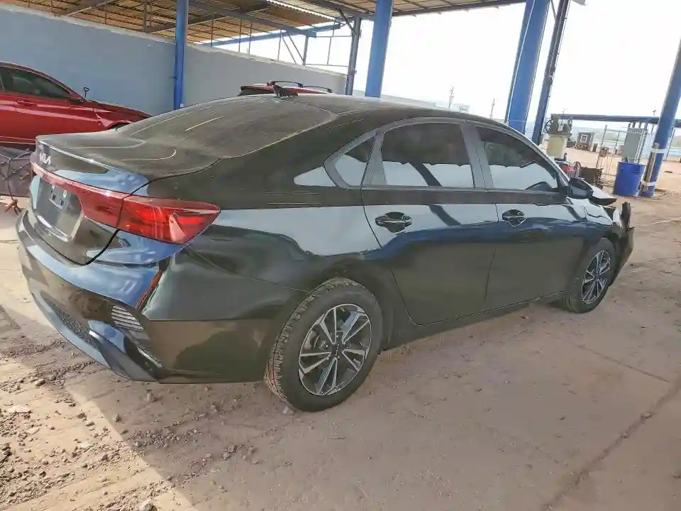 3KPF24AD6RE802490 2024 KIA FORTE-2