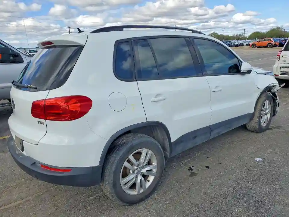 WVGAV7AX6GW600230 2016 VOLKSWAGEN TIGUAN-2