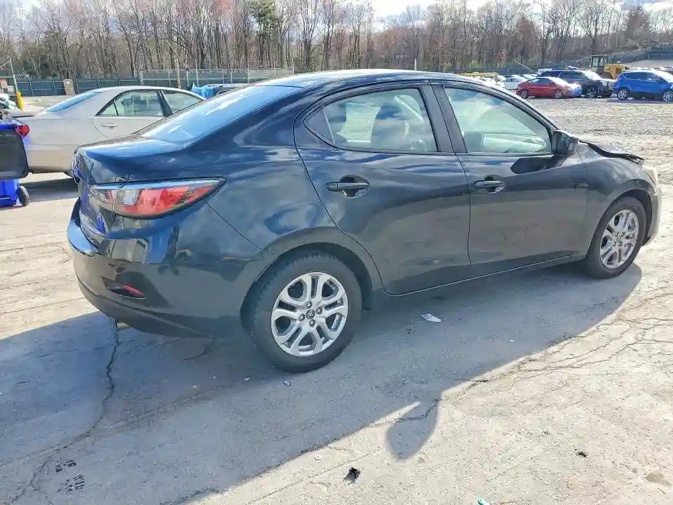 3MYDLBYV2JY324547 2018 TOYOTA YARIS-2