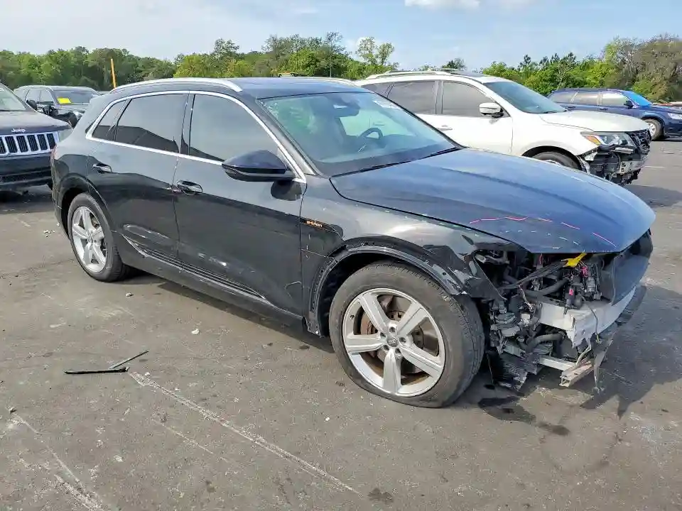 WA1LAAGE1KB023001 2019 AUDI E-TRON-3