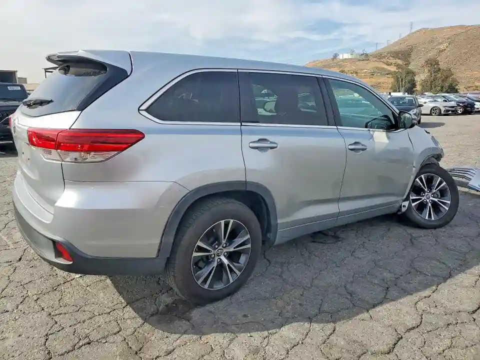 5TDZARFH5JS034892 2018 TOYOTA HIGHLANDER-2