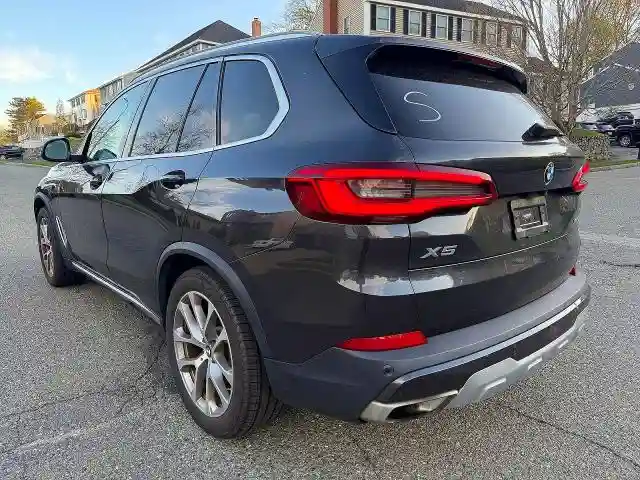 5UXCR6C52KLL26024 2019 BMW X5-2