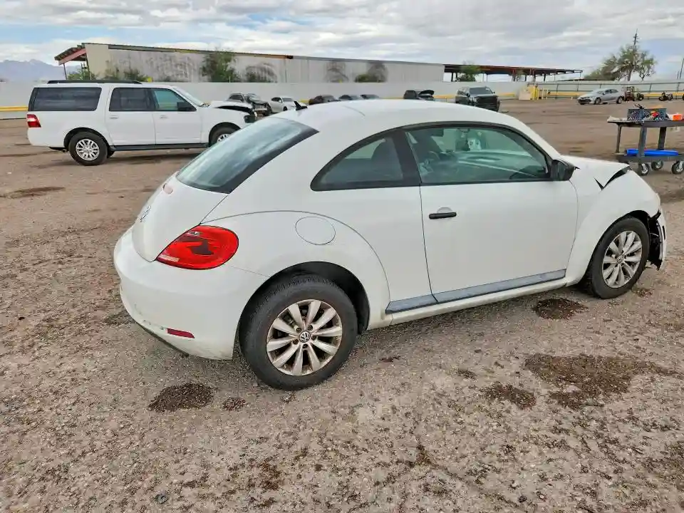 3VWF17AT6EM642779 2014 VOLKSWAGEN BEETLE-2