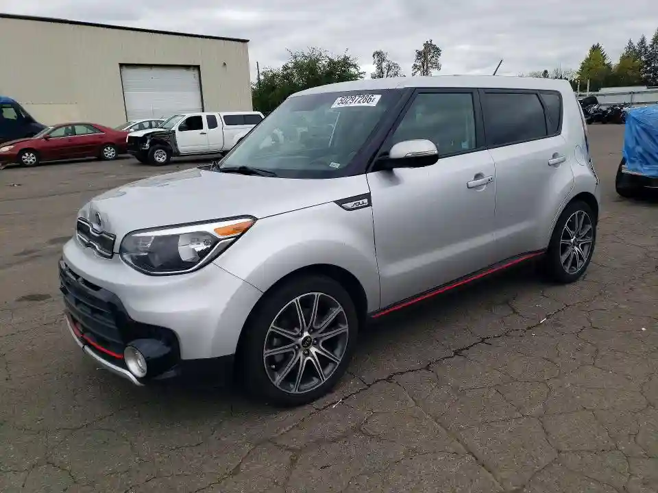 KNDJX3AA6J7576645 2018 KIA SOUL-0
