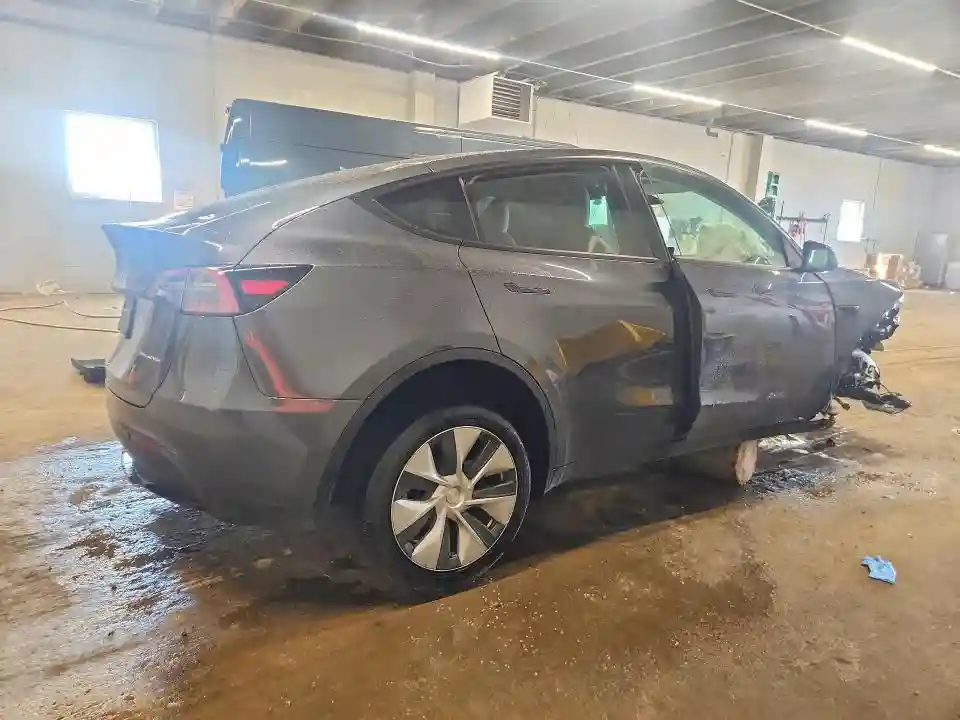 7SAYGDEE2PF610247 2023 TESLA MODEL Y-2