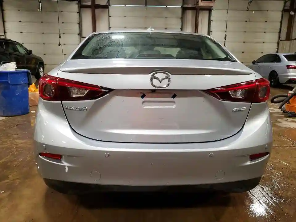 3MZBN1W38JM188523 2018 MAZDA 3-5