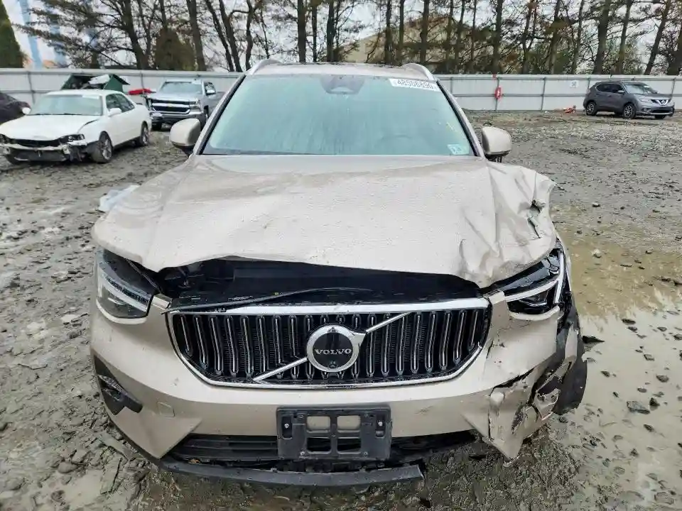 YV4L12UF7R2375323 2024 VOLVO XC40-4