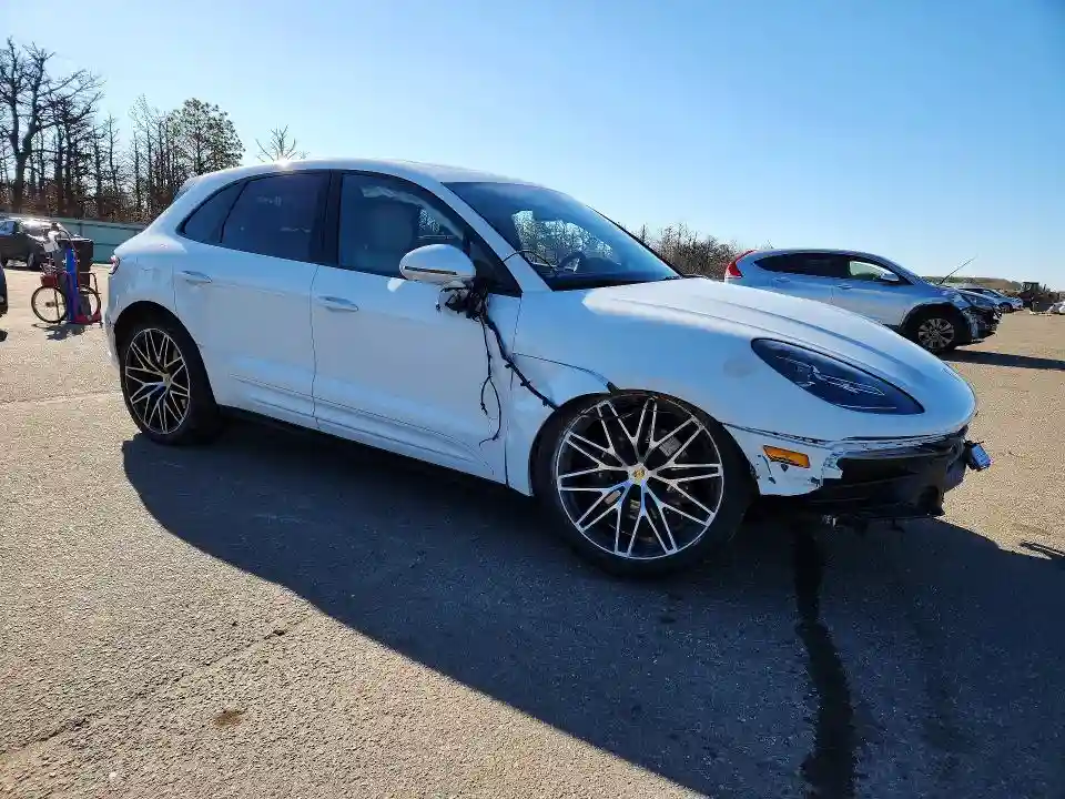 WP1AA2A5XSLB07077 2025 PORSCHE MACAN-3