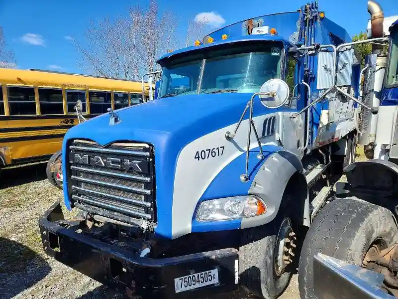 1M2AX12C0AM010711 2010 MACK ALL MODELS-1