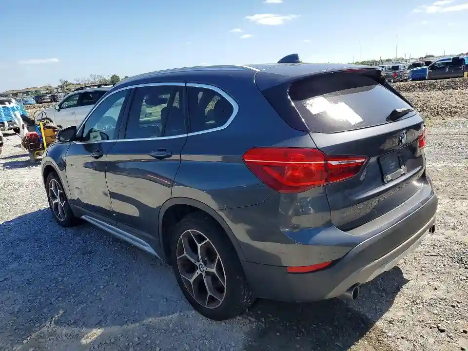 WBXHT3C3XJ5K23316 2018 BMW X1-1