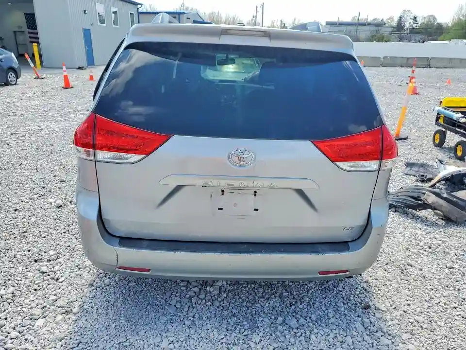 5TDKK3DCXBS168818 2011 TOYOTA SIENNA-5