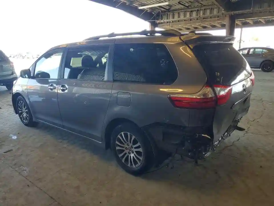 5TDYZ3DC6JS941028 2018 TOYOTA SIENNA-1