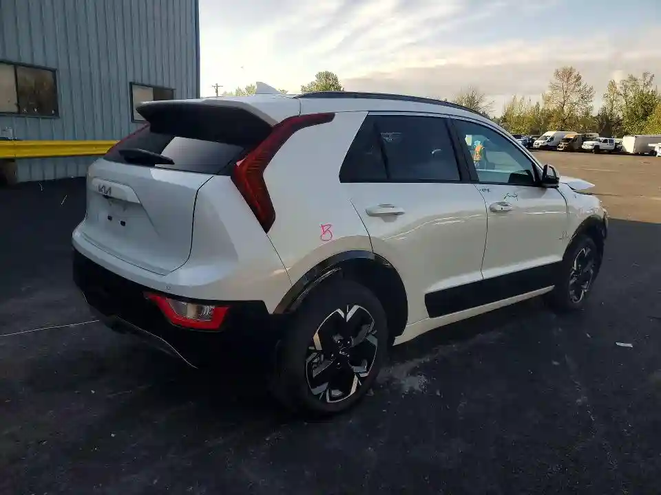 KNDCR3L10S5139057 2025 KIA NIRO-2