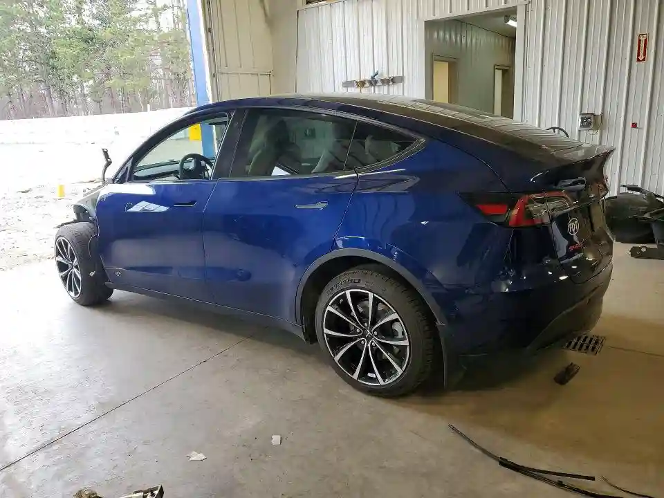 7SAYGDEE9NF563845 2022 TESLA MODEL Y-1