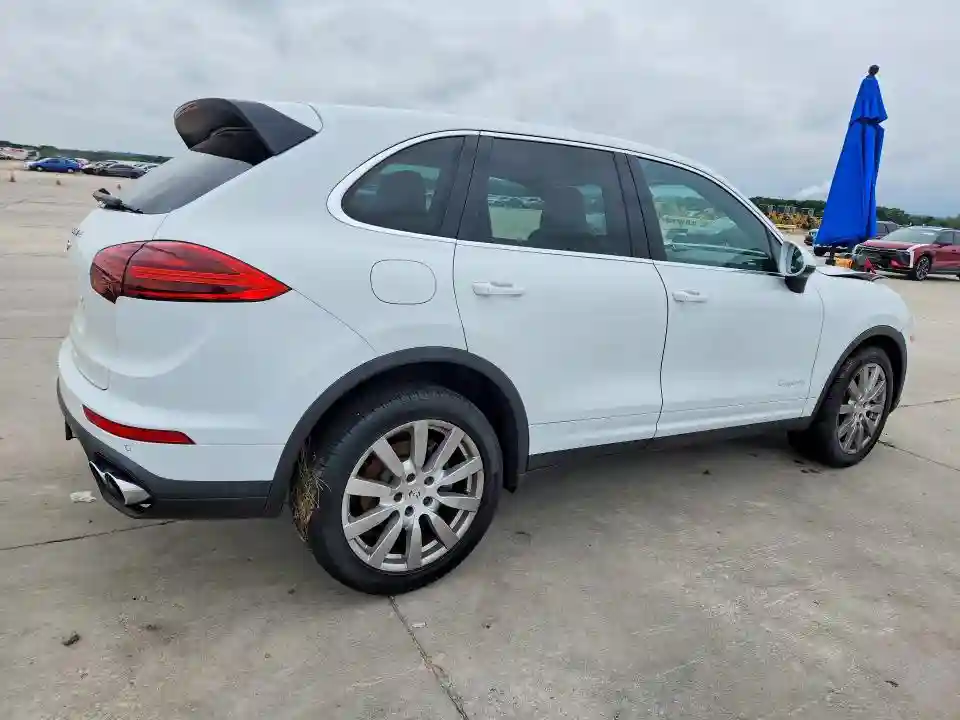 WP1AA2A22GLA02353 2016 PORSCHE CAYENNE-2