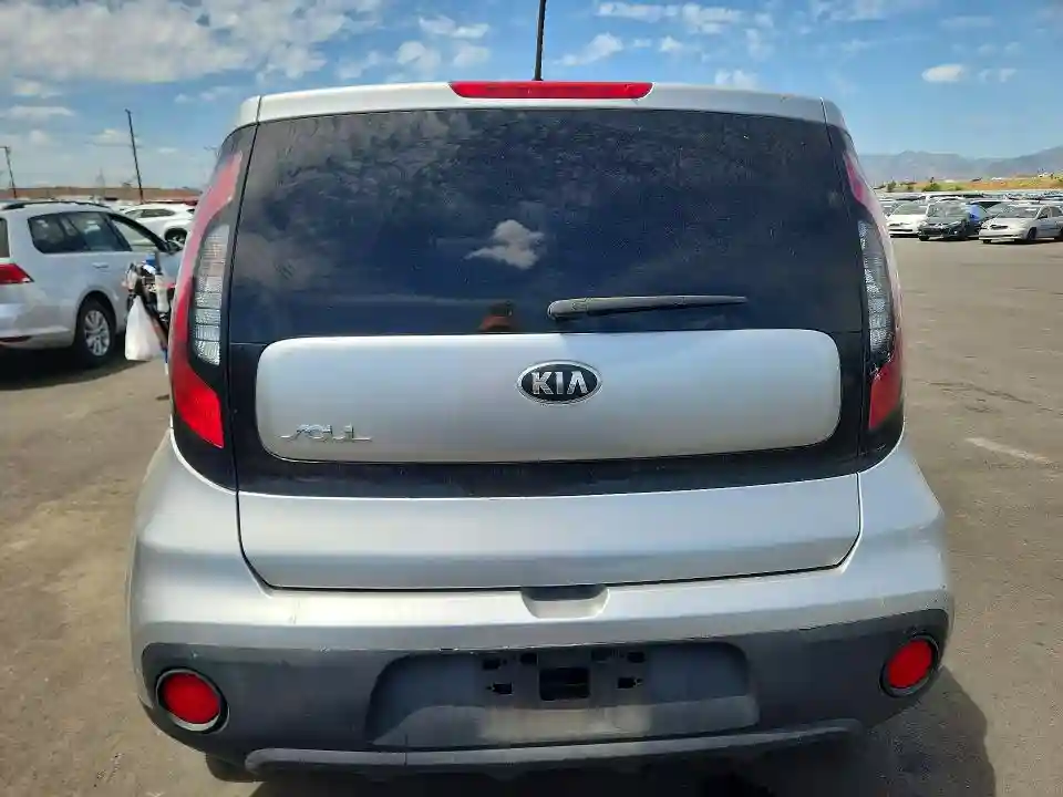 KNDJN2A28J7540299 2018 KIA SOUL-5