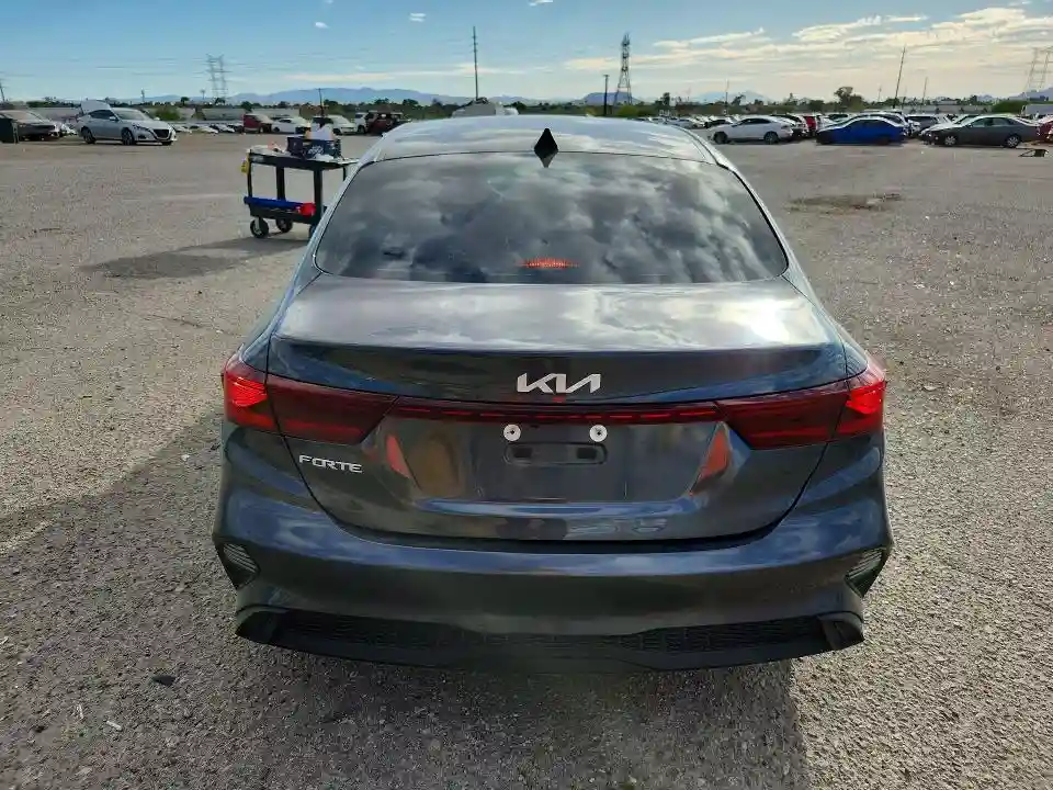 3KPF24AD3PE679678 2023 KIA FORTE LXS-5