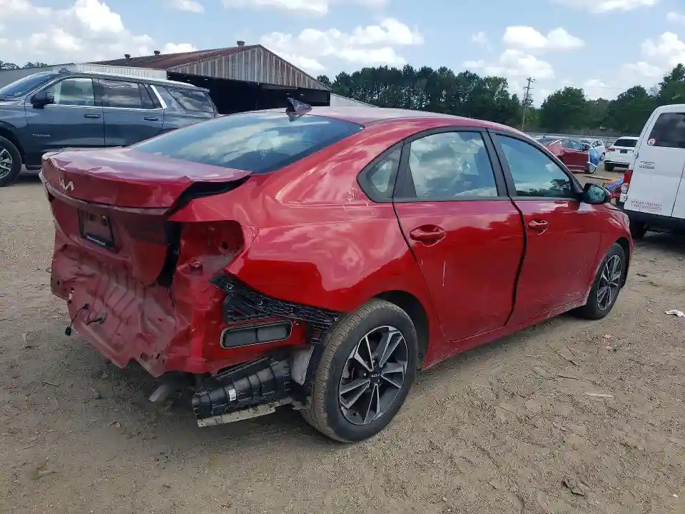 3KPF24AD9RE801253 2024 KIA FORTE LXS-2